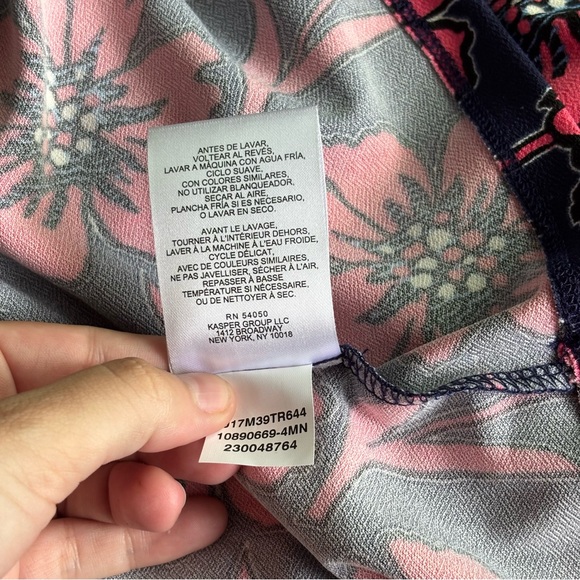 NWT Jones New York Floral Blouse • Pacific Navy/Fresh Guava - Picture 11 of 16